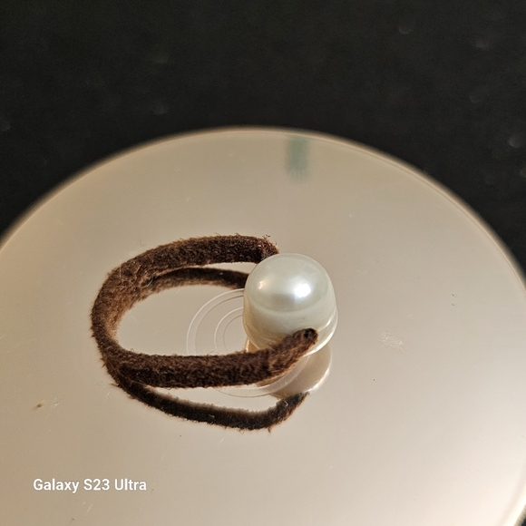 Set of necklace, bracelet, earrings, and ring in leather cord and pearls. - Picture 2 of 11